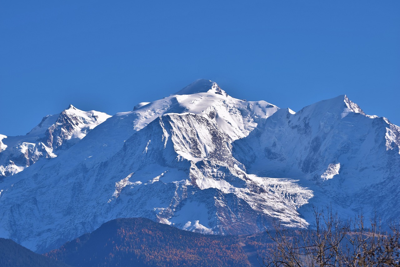 漠河积雪深度达19厘米，雪域奇观与独特生态体验